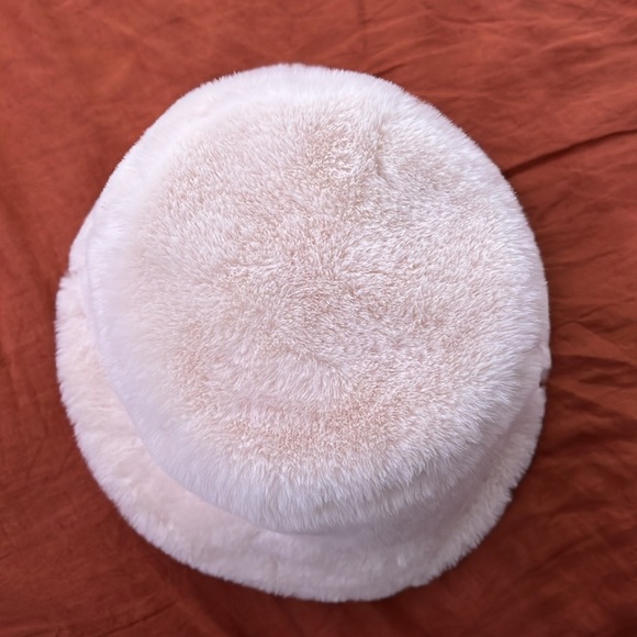 Fluffy bucket hat - Picture 3 of 4